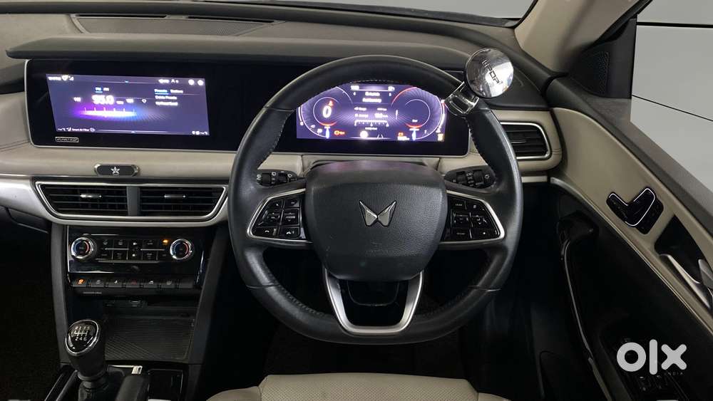 Mahindra Xuv700 2.0 Ax 7 Petrol Mt Str, 2021, Petrol