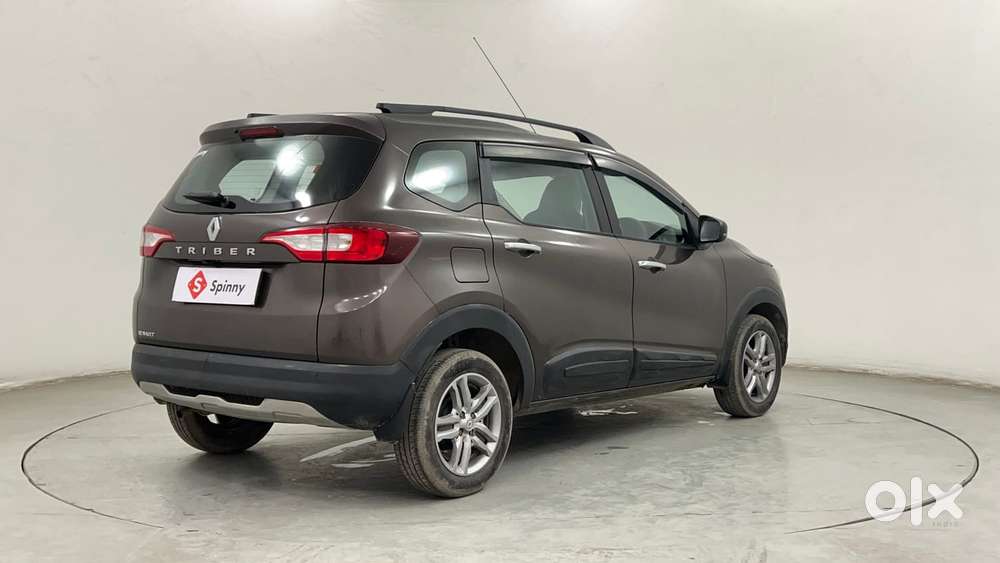 Renault Triber Rxz, 2023, Petrol