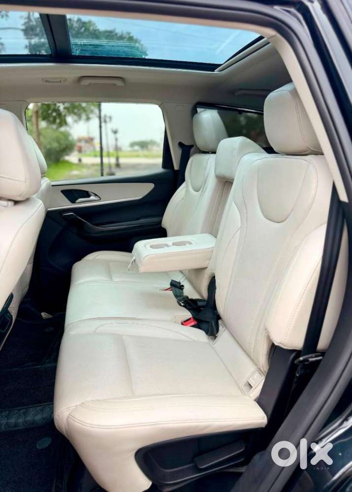 Mahindra Xuv700 2.2 Ax 7 Diesel At Luxury Pack Str, 2025, Diesel