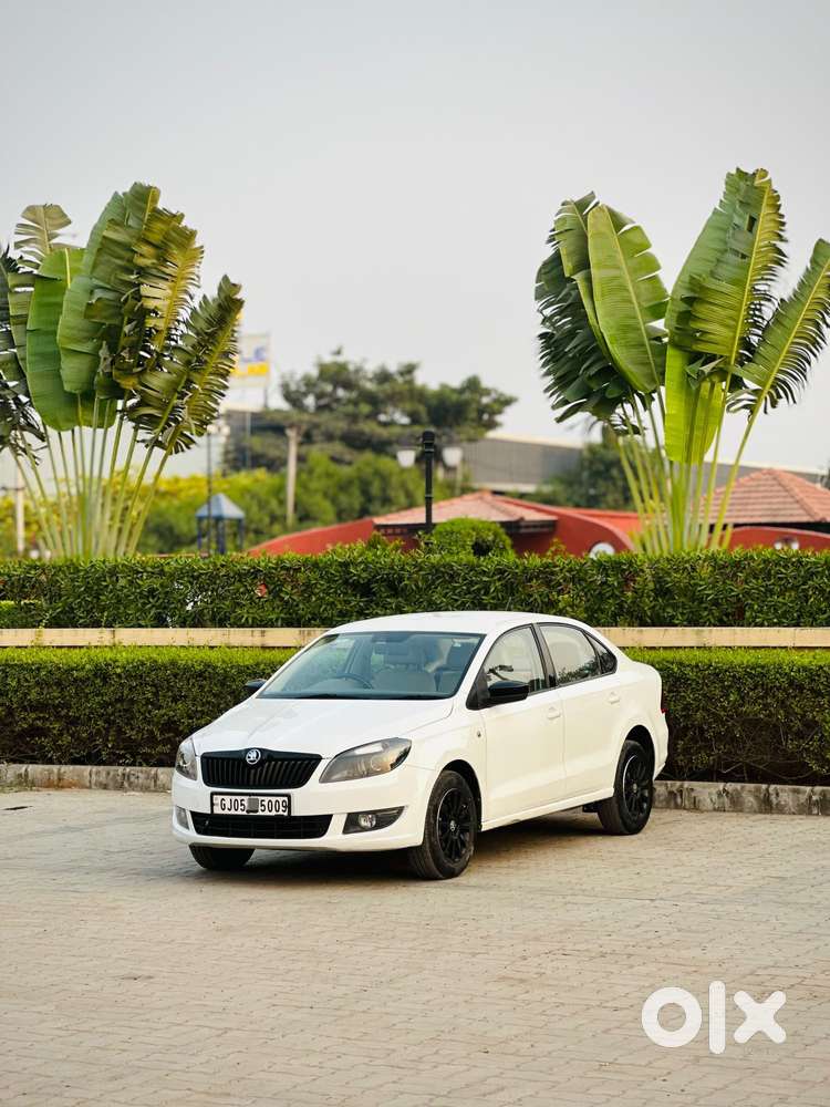 Skoda Rapid 1.5 Elegance Tdi Mt, 2015, Diesel