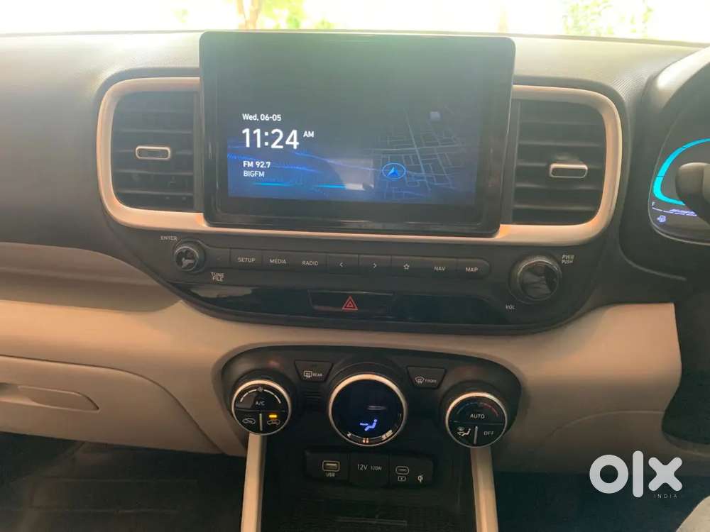 Hyundai Venue Sx 2022 Mt, 27400 Kms Done