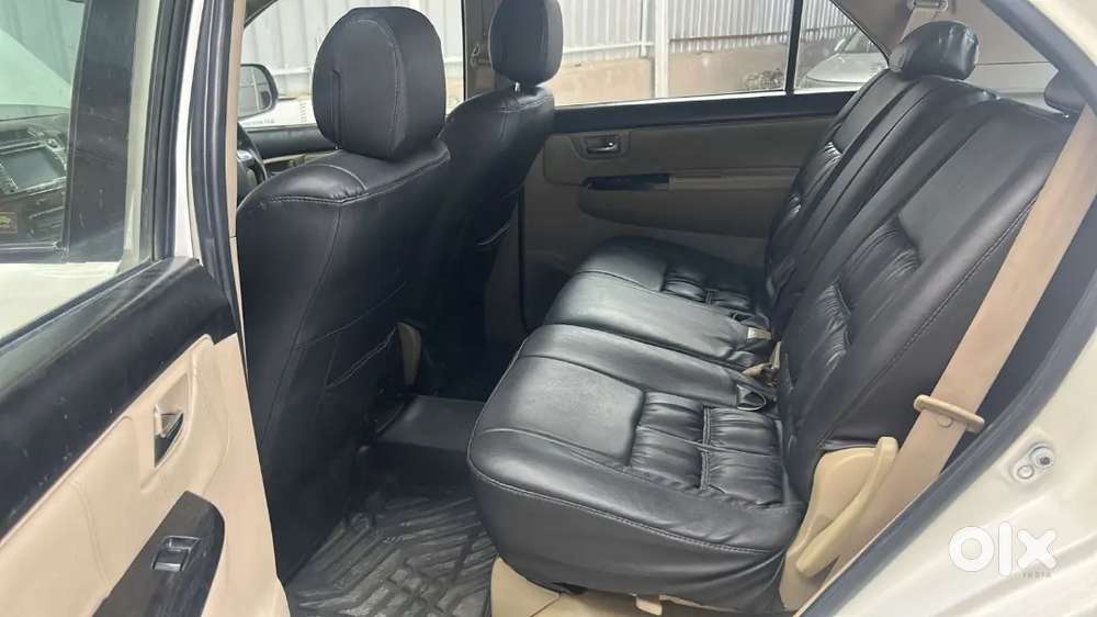 Up Registered Toyota Fortuner 2016 Diesel 172000 Km Driven