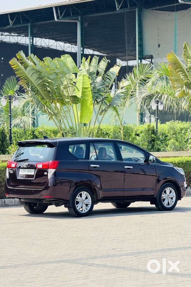 Toyota Innova Crysta 2.8 Zx At 7 Seater, 2016, Diesel