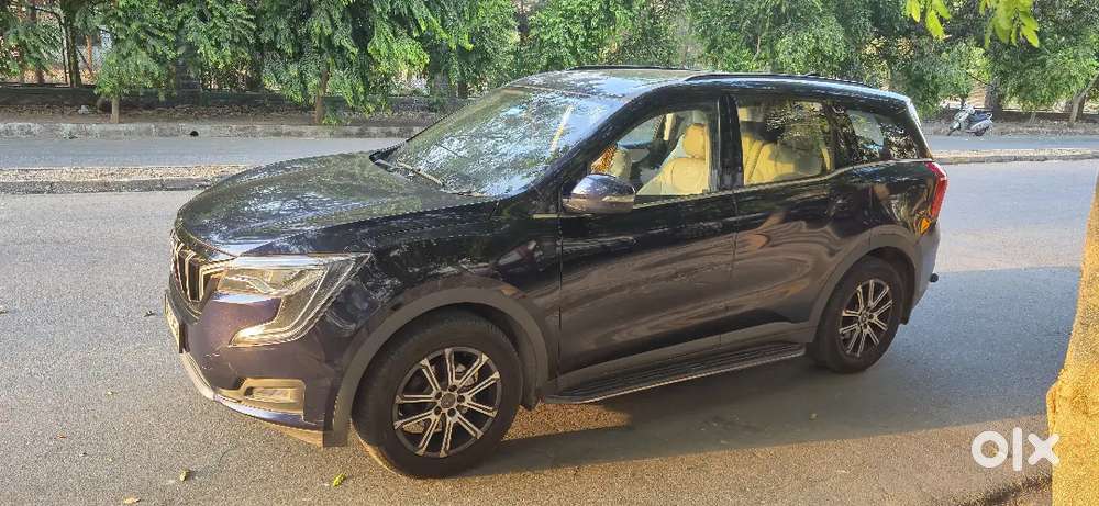 Mahindra Xuv700 2022 Diesel 74500 Km Driven. Mid Night Black. Corporat