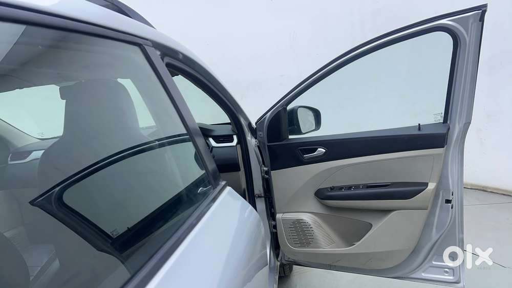 Renault Triber Rxz, 2023, Petrol
