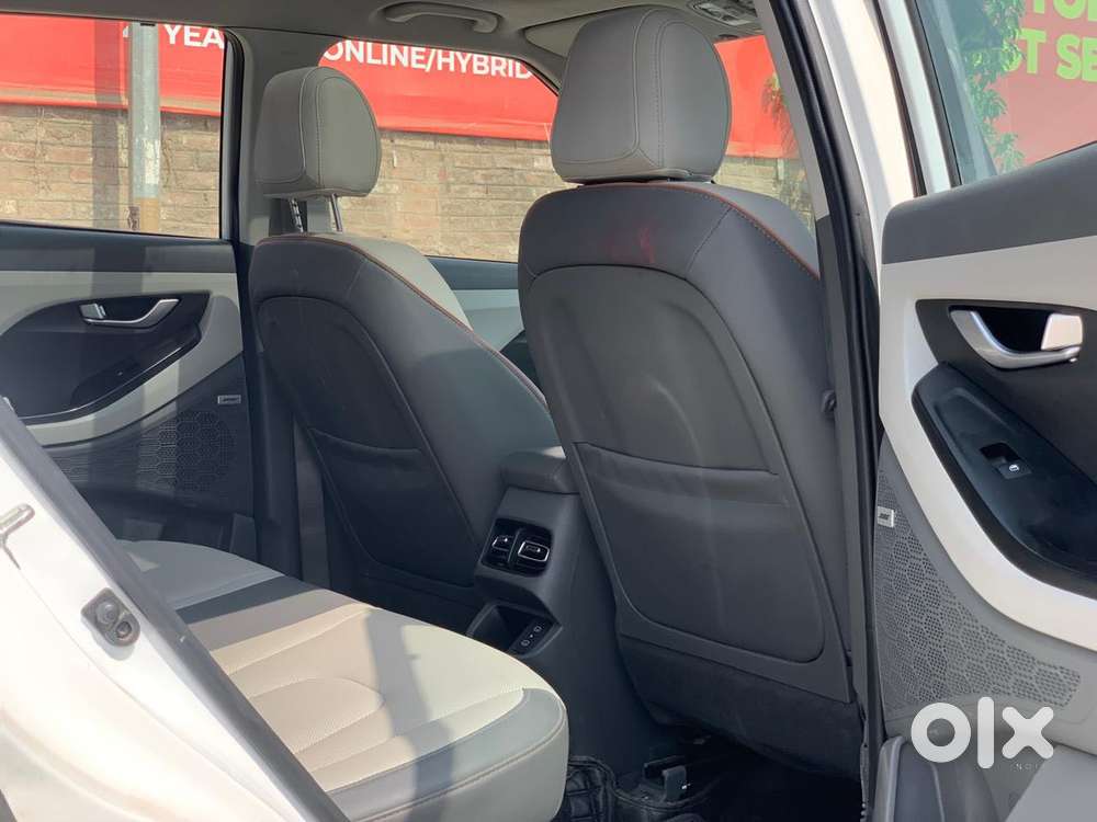 Hyundai Creta Sx (o) 1.5 Diesel Automatic Knight Dual Tone, 2024, Di..