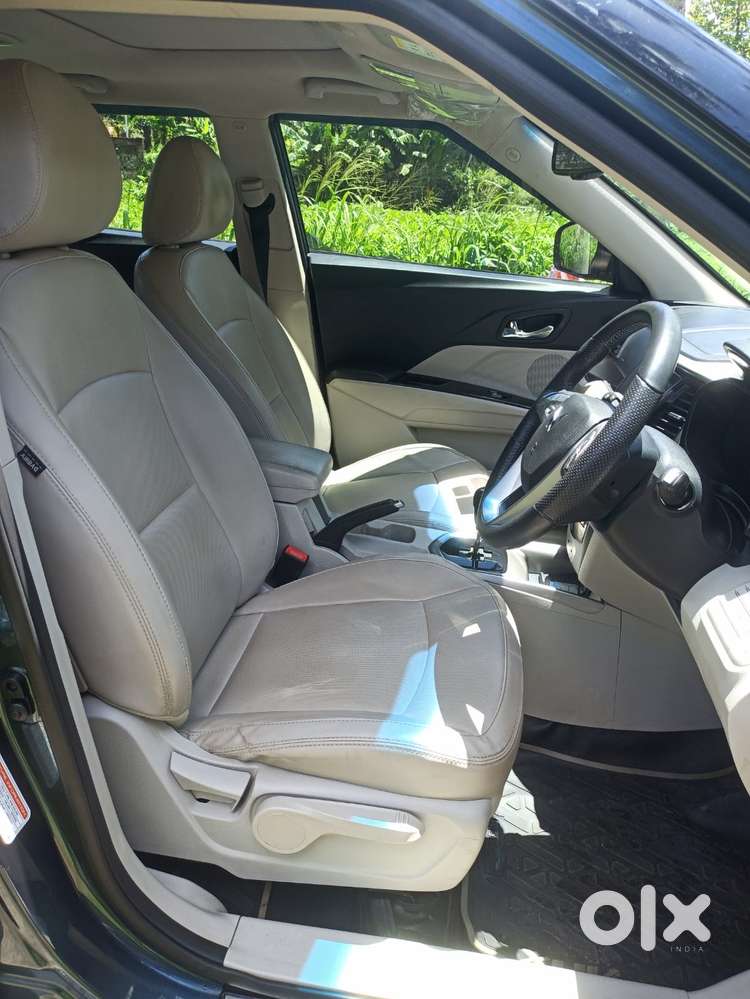 Mahindra Xuv300 1.2 W8 Amt Petrol, 2022, Petrol