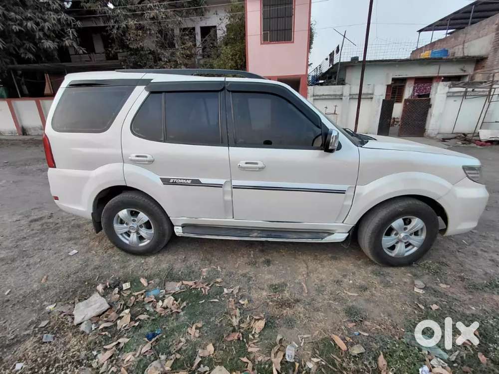 Tata Safari Strome 2013