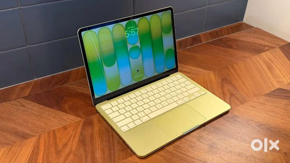 Macbook Neo ( Parrot colour )