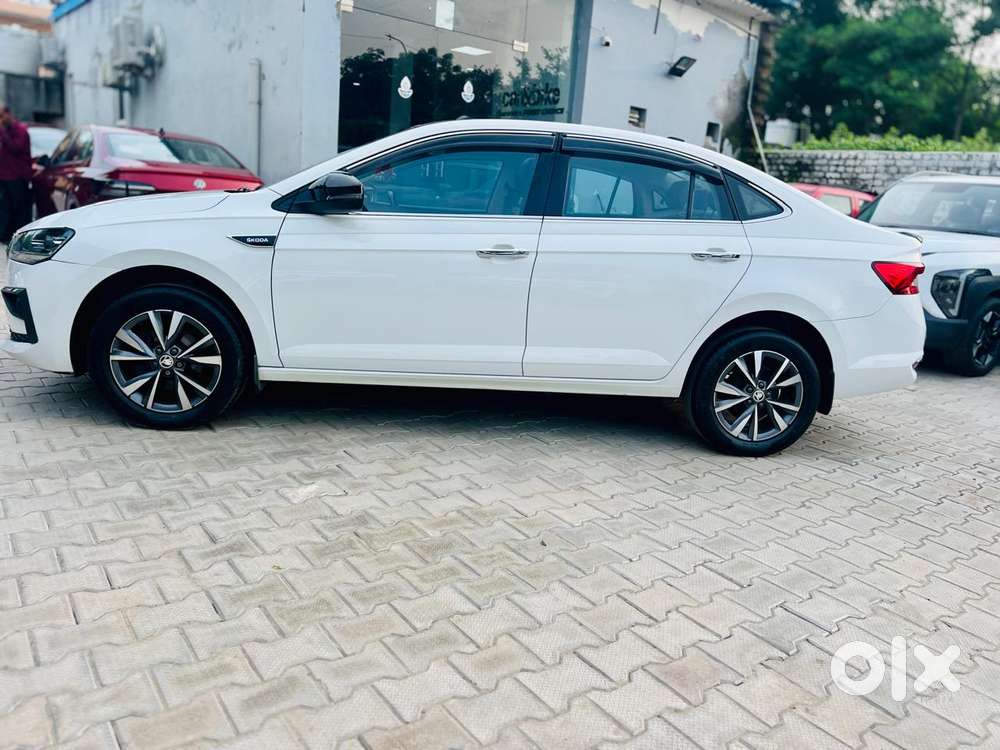 Skoda Slavia Style 1.0l Tsi Mt, 2025, Petrol