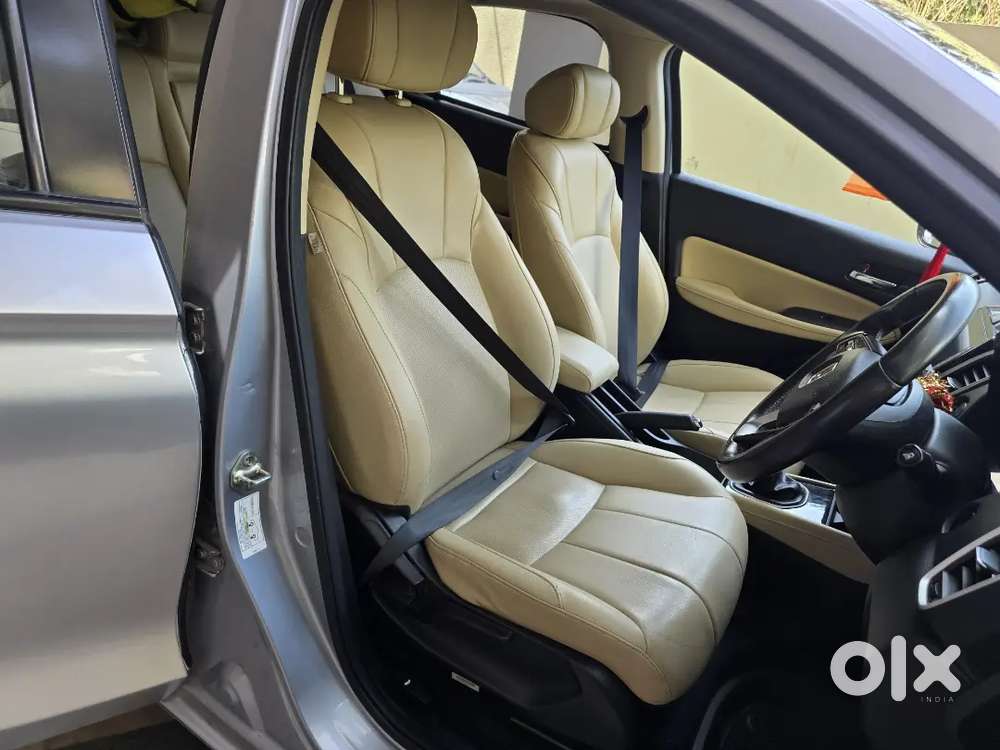 Single Handed Used Car , Dr's Car Clean Interior