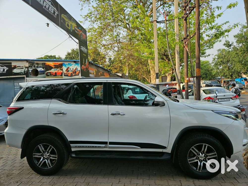 Toyota Fortuner [2021-ongoing] 2.8 2wd Diesel At, 2023, Diesel