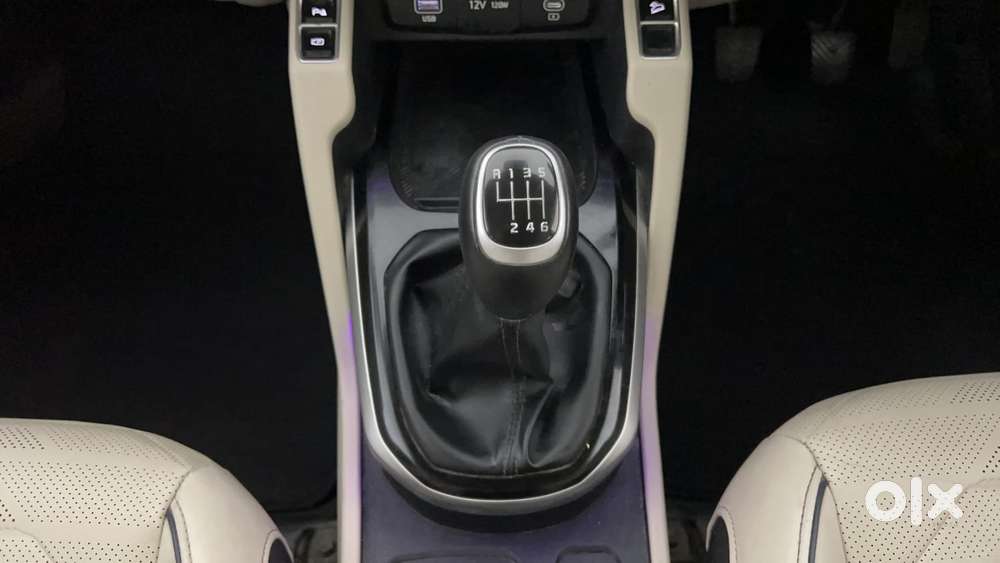 Kia Carens 1.4 Luxury 7 Str, 2022, Petrol