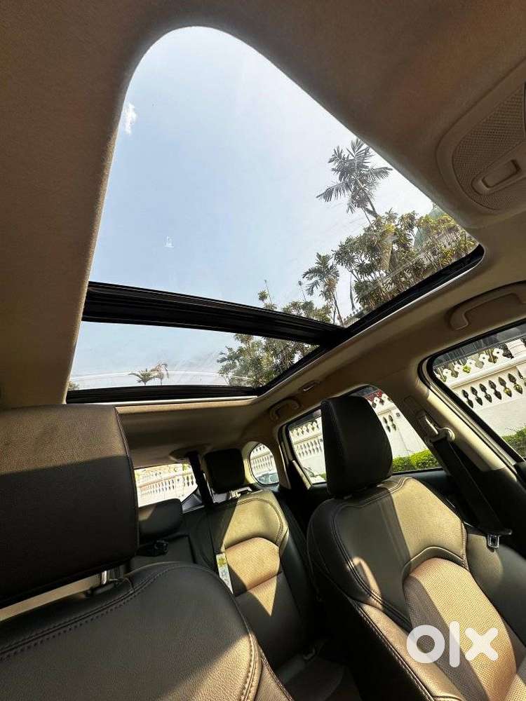 Maruti Suzuki Grand Vitara 1.5 Alpha Smart Hybrid Dual Tone At, 2023..