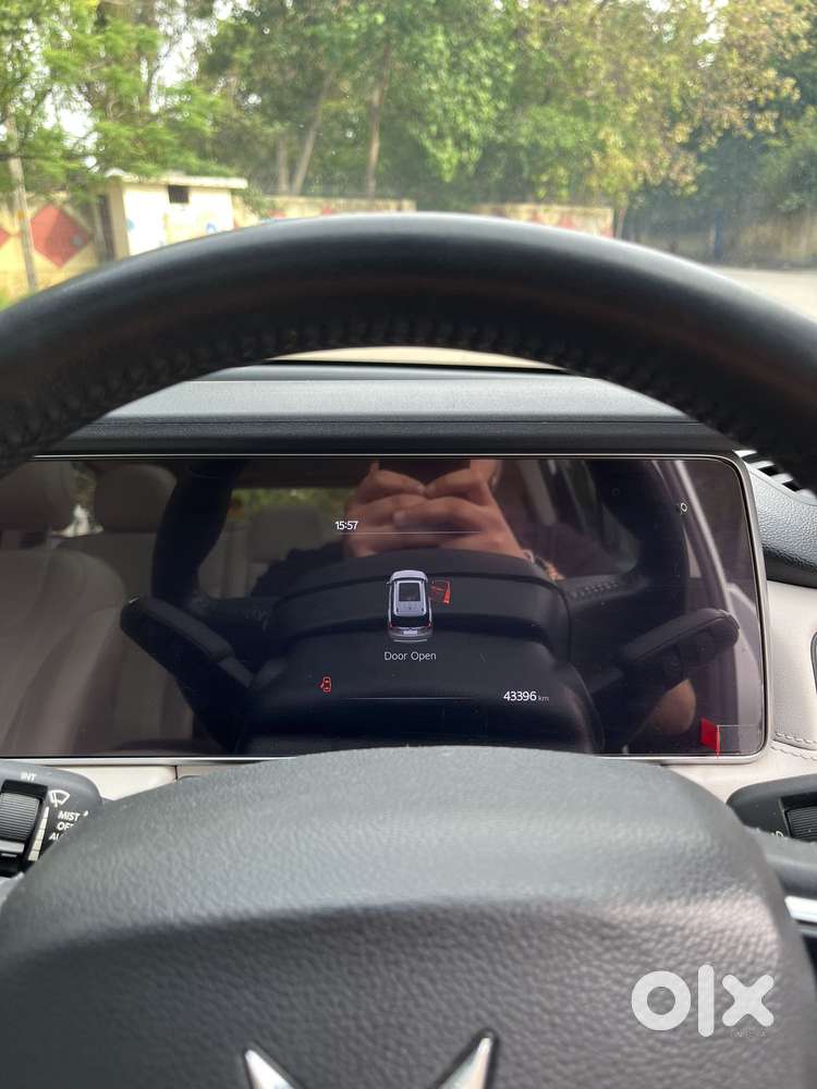 Mahindra Xuv700 2.0 Ax 7 Petrol Mt Str, 2022, Petrol