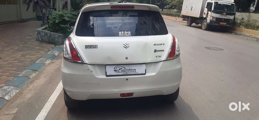 Maruti Suzuki Swift Vxi 1.2 Abs Bs-iv, 2017, Petrol