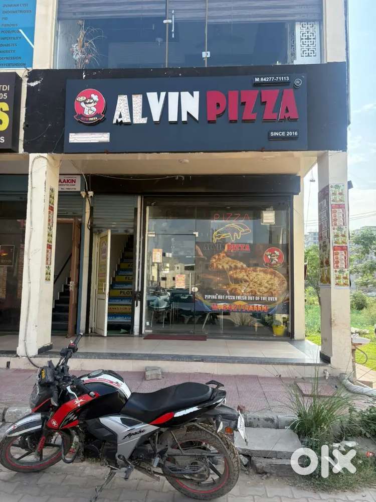 Showroom Ground and basement, size 15×51 in busy market for rent
