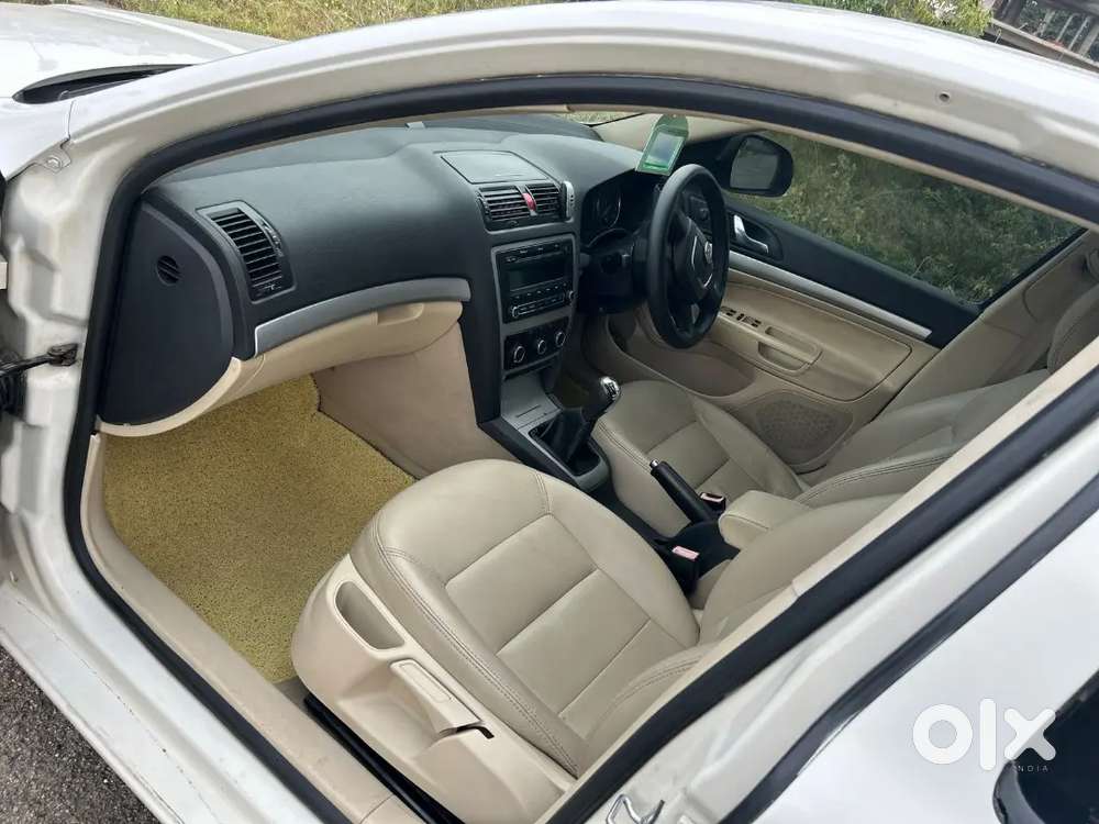 Skoda Laura 2010 Petrol 90000 Km Driven