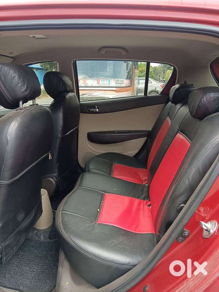 Hyundai I20 1.4 Asta (at), 2011, Petrol
