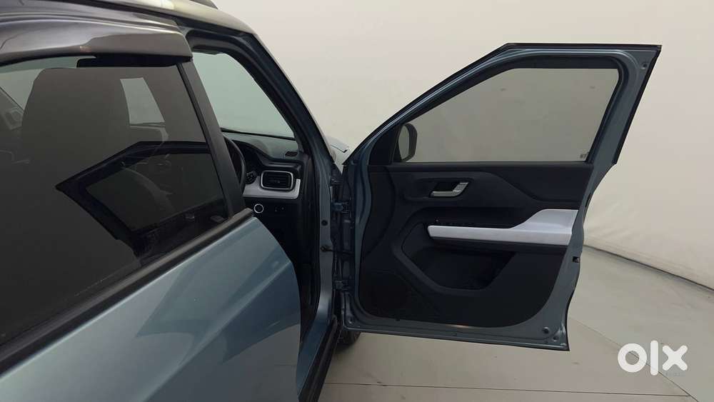 Tata Punch 1.2 Revotron Creative Amt Dual Tone, 2024, Petrol