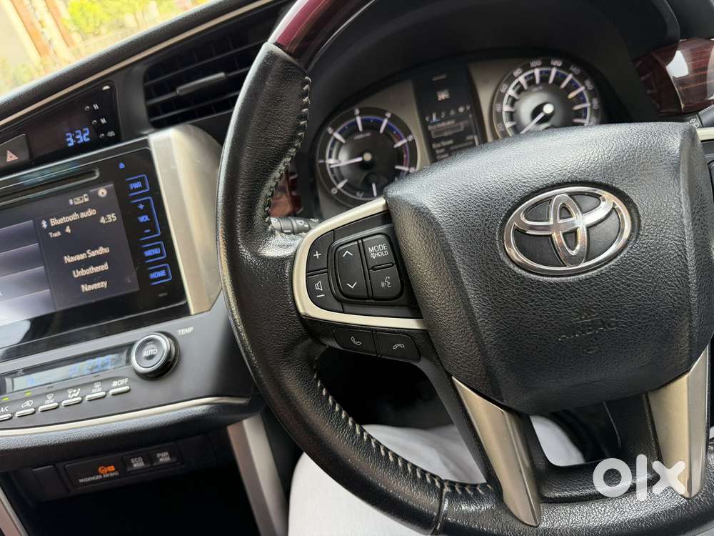 Toyota Innova Crysta 2.4 V 8 Str, 2016, Diesel