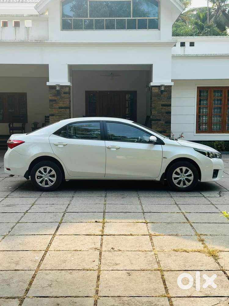 Toyota Corolla Altis 1.8 J, 2016, Petrol
