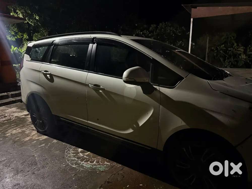 Mahindra Marazzo Diesel 1.5 M8 7 Str 2019