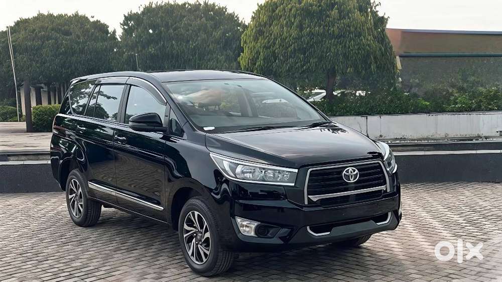 Toyota Innova Crysta 2.4 G Mt 7 Str, 2025, Diesel