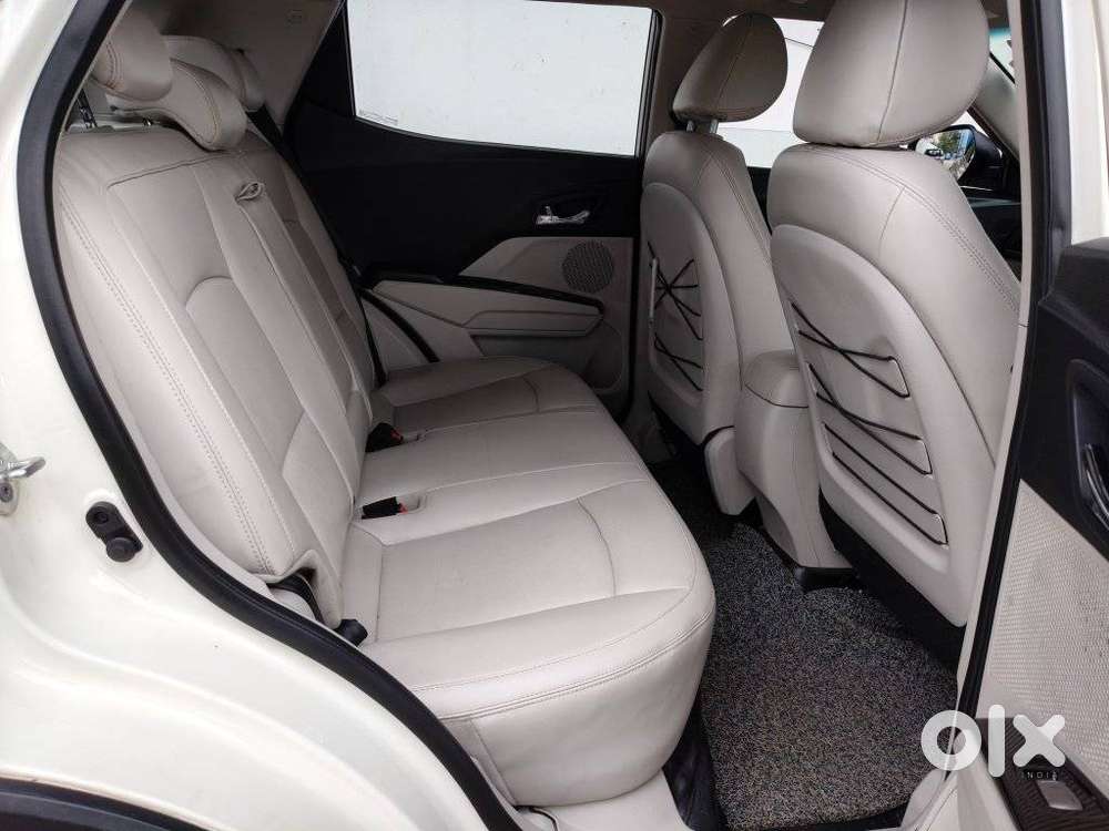 Mahindra Xuv300 1.2 W8 (o) Amt Petrol, 2023, Petrol