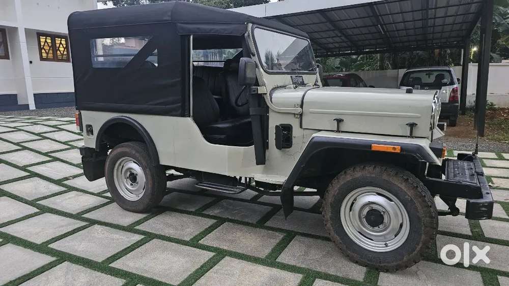 2000 Mahindra Jeep