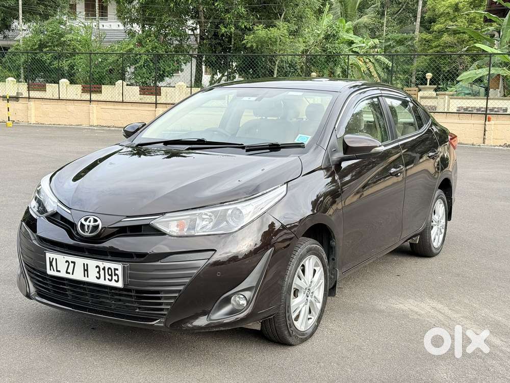 Toyota Yaris V Cvt, 2018, Petrol