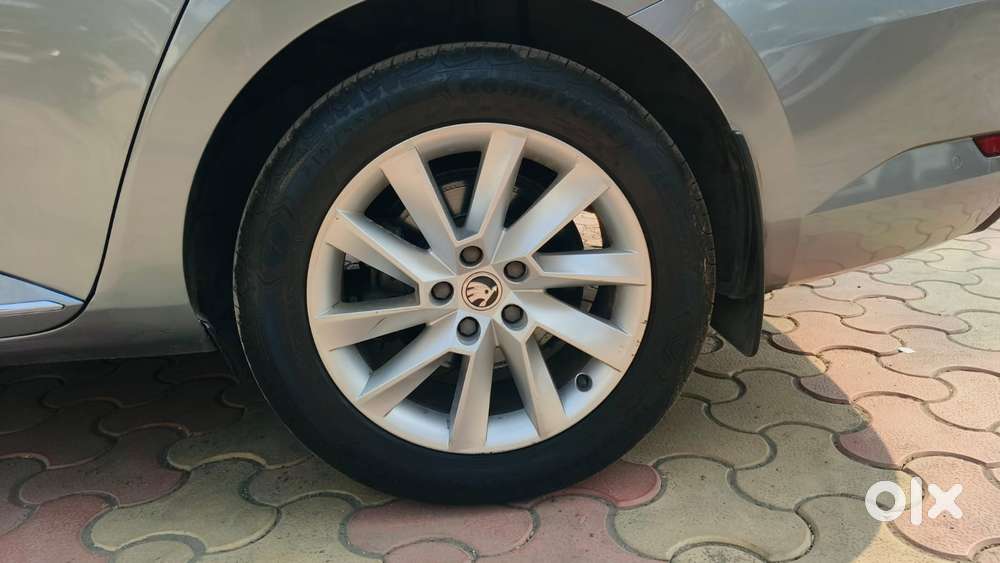 Skoda Superb 2.0 L&k Tsi At, 2019, Petrol