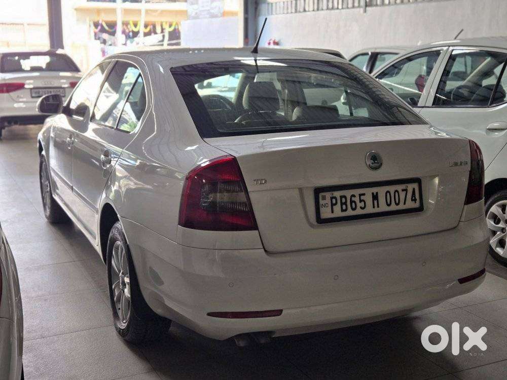 Skoda Laura Ambition 2.0 Tdi Cr Mt, 2011, Diesel