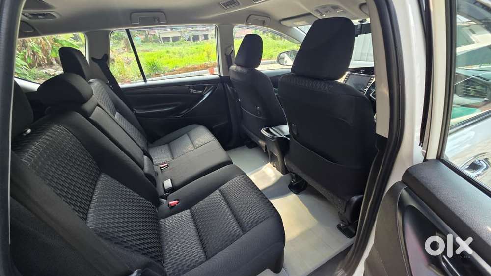 Toyota Innova Crysta 2.4 G Plus Mt 8 Str, 2022, Diesel