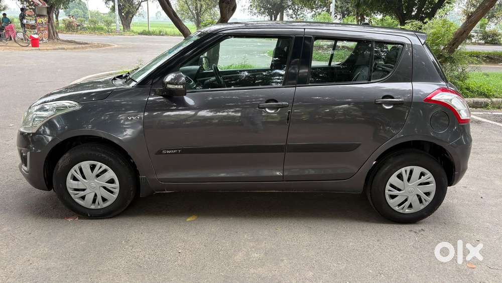 Maruti Suzuki Swift Vxi Abs Bsiv, 2017, Petrol