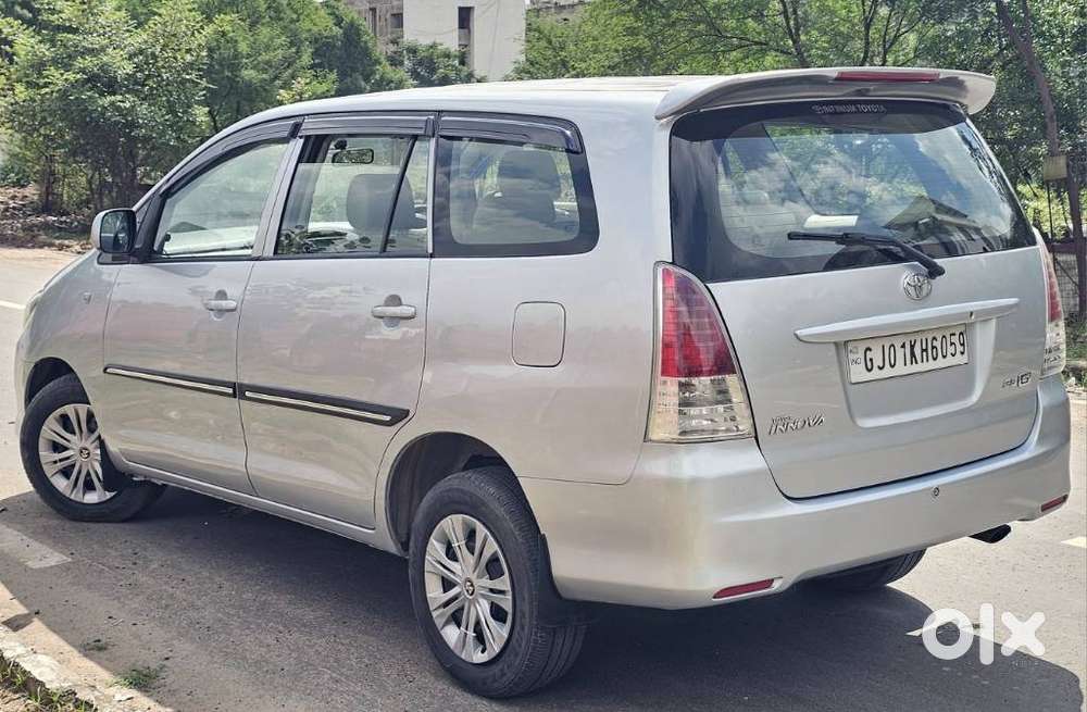Toyota Innova 2004-2011 2.5 G4 Diesel 8-seater, 2010, Diesel
