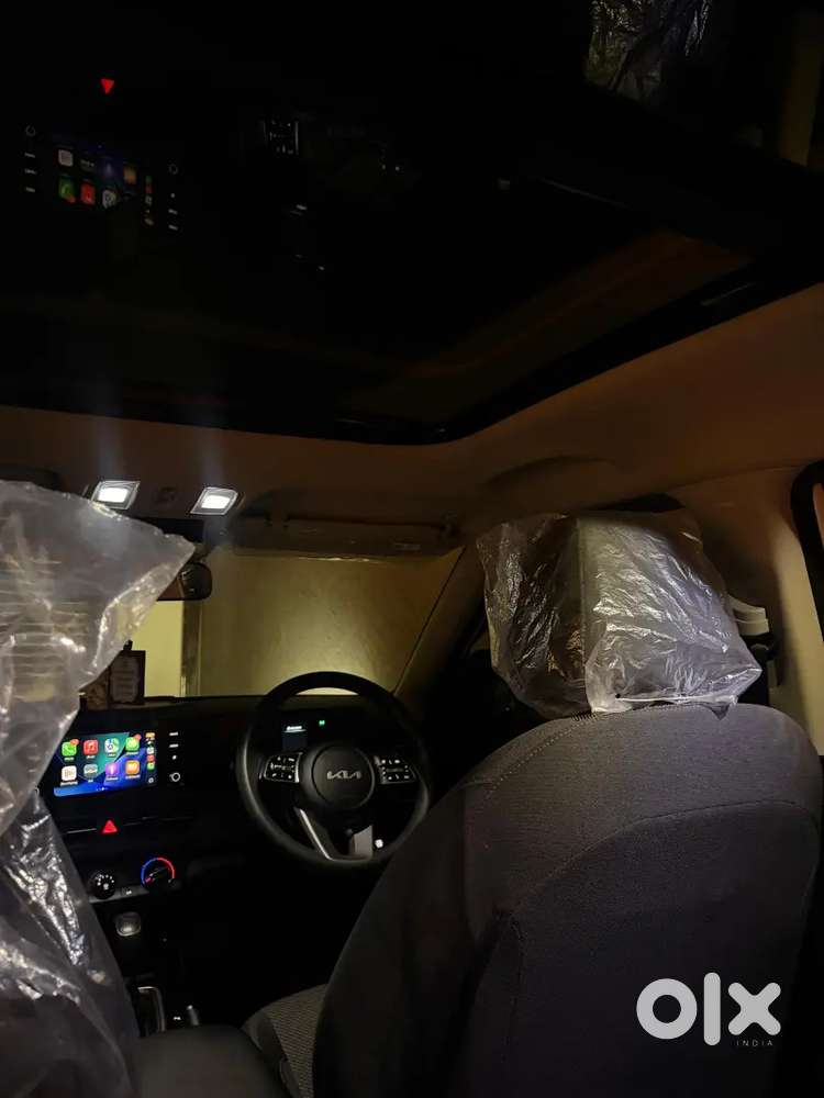 Kia Seltos Htk(o) Next To Showroom , Panaromic Sunroof