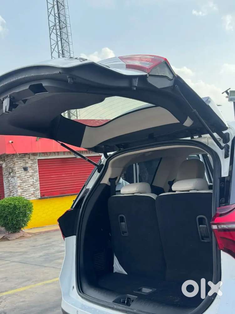 Mahindra Xuv700 2023 Diesel Well Maintained