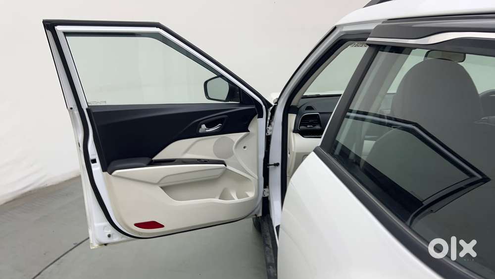 Mahindra Xuv 3xo Ax5 1.5 Diesel Autoshift Plus, 2024, Diesel