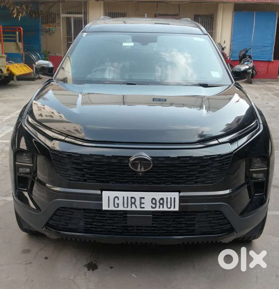2024 Tata Safari Adventure+ Dark Edition (7-seater)