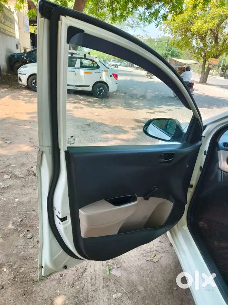 Hyundai Xcent 2016 Base_cng