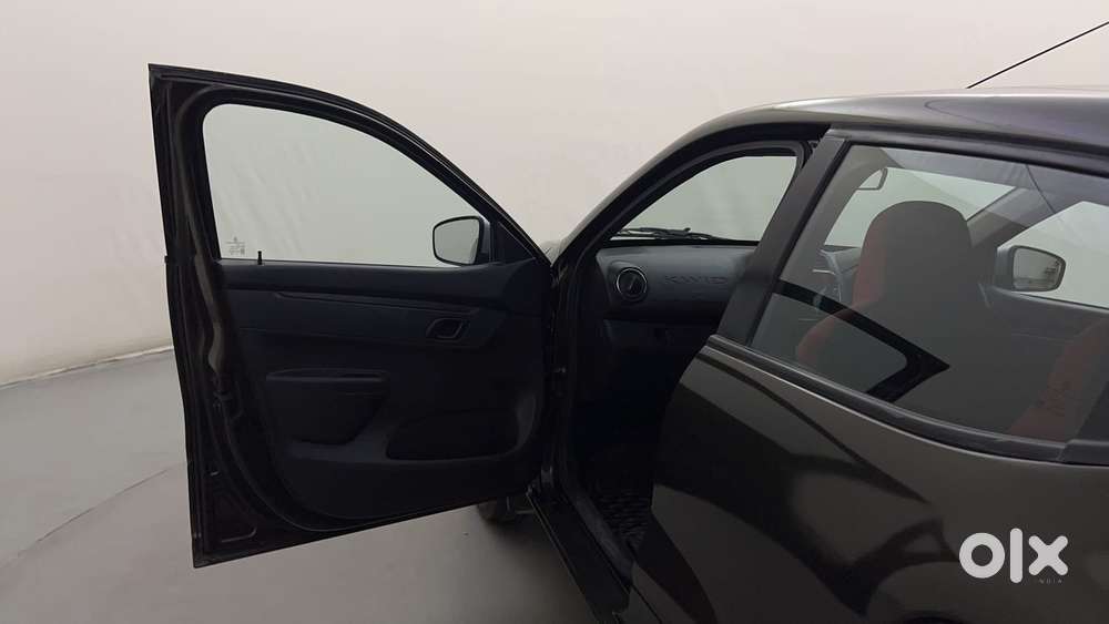 Renault Kwid 1.0 Rxt Amt, 2023, Petrol