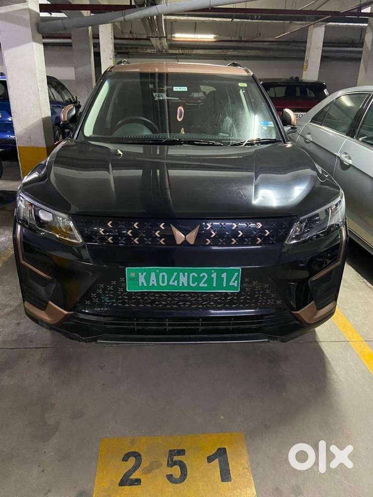Top End Mahindra Xuv400 Black With The Extra Large 37.kw Battery