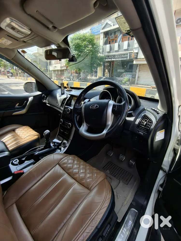 Xuv 500 Full Top Doctor Driven Car Total Company Maintained.