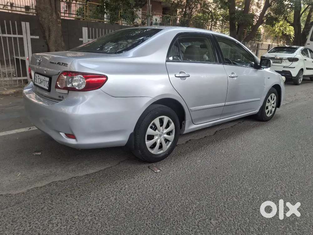 Corolla Altis J
2012,(model,march)
2nd Owner 
Petrol
Km=98,000