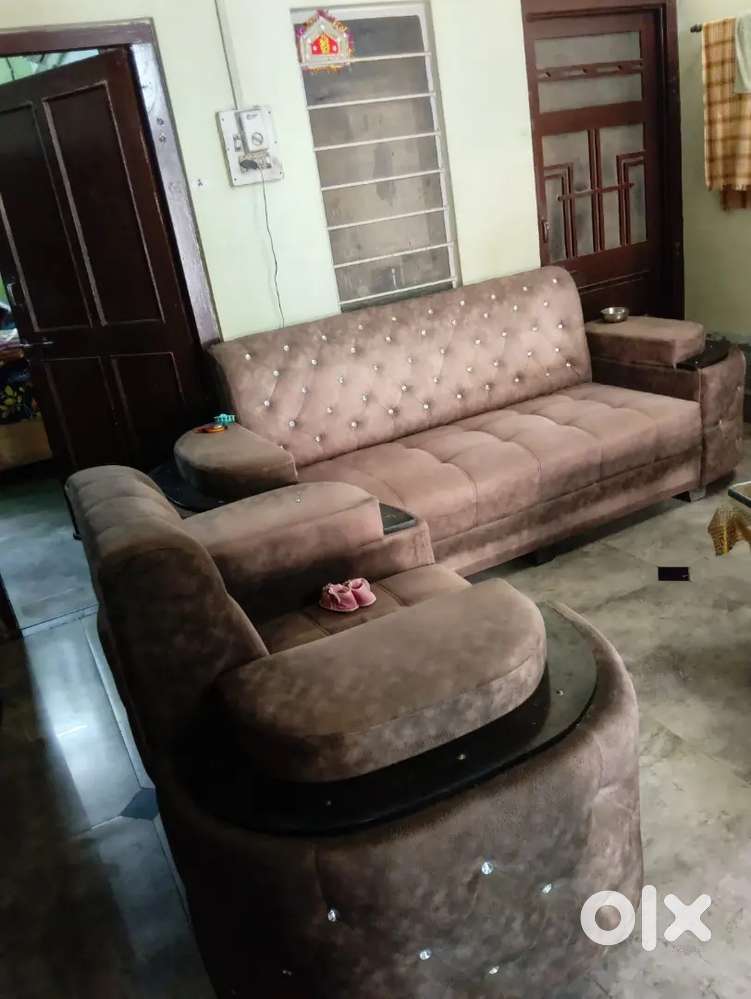 5 seater sofa Brown colour Original quality