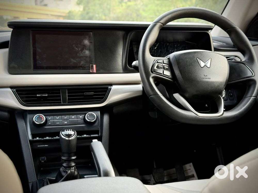 Mahindra Xuv700 Mx Petrol Mt 5 Str (e), 2024, Petrol