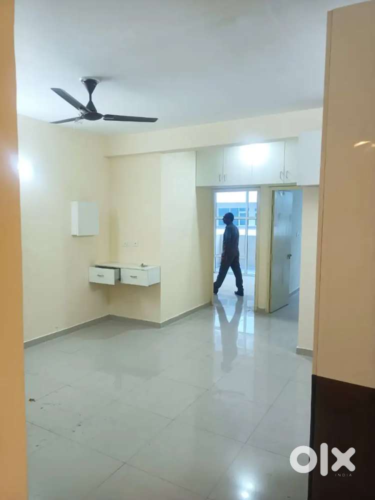 2BHK Semi furnished flat in society For Rent Houses & Apartments