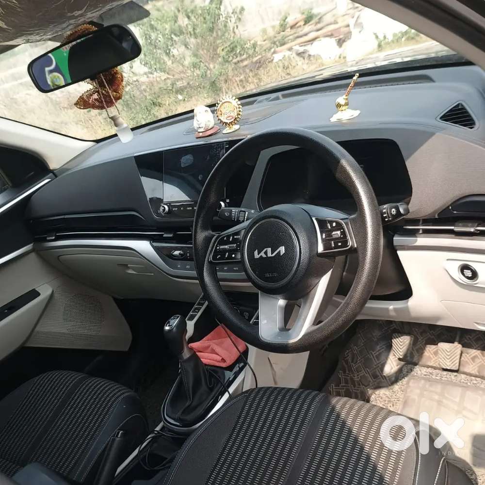 Kia Carens 2024 Petrol 21000 Km Driven
