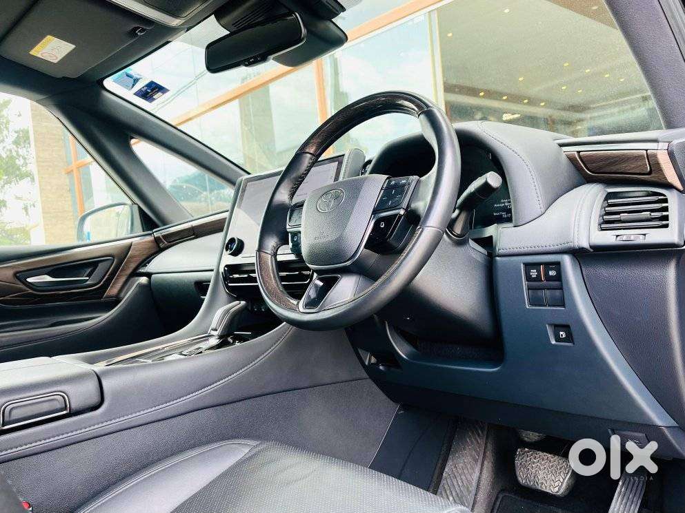 Toyota Vellfire Vip – Executive Lounge, 2025, Petrol